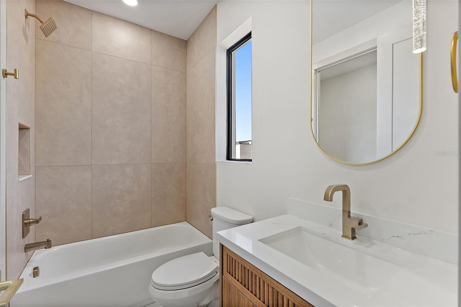 MIDWAY - Residential