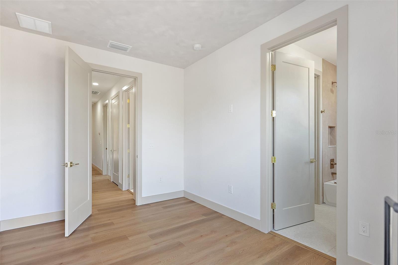 MIDWAY - Residential