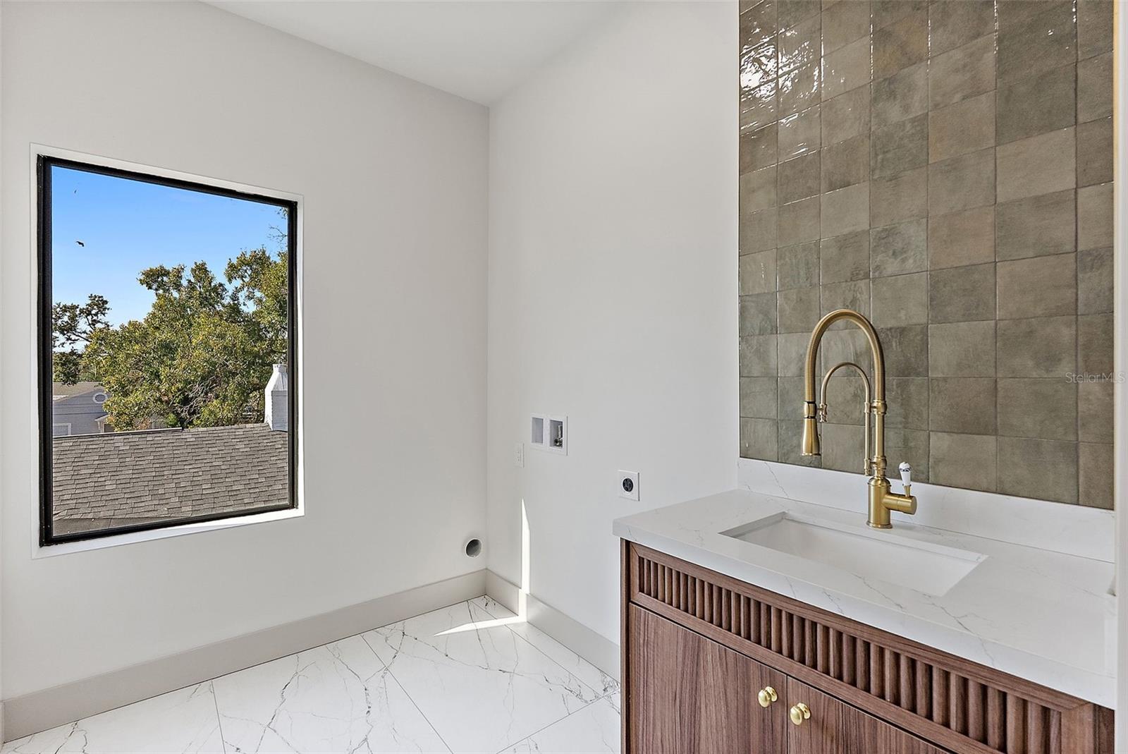 MIDWAY - Residential