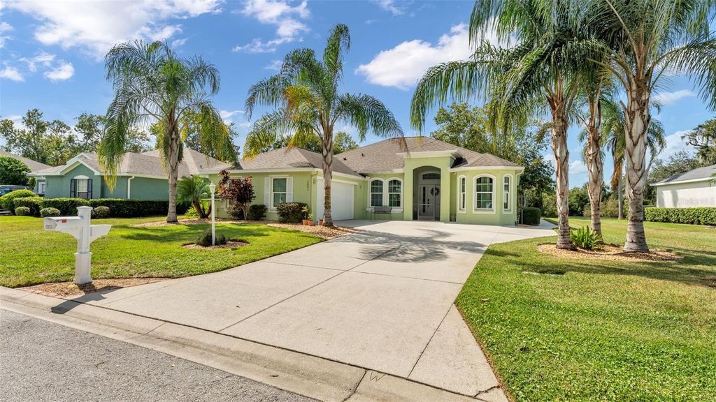 Photo of 2803 Spring Meadow Drive, Plant City, FL 33566 (MLS # L4956411)