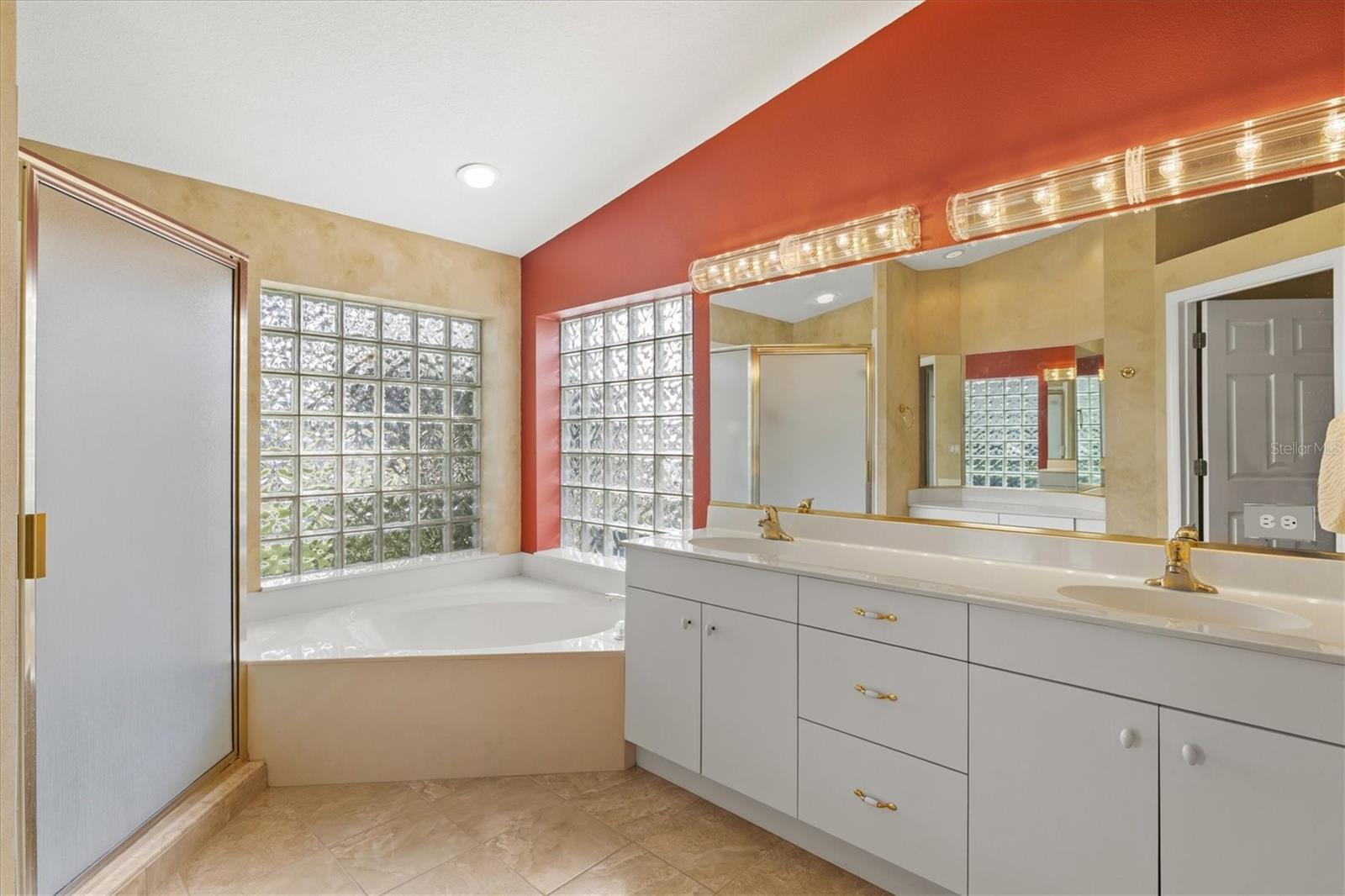 CALUSA LAKES - Residential