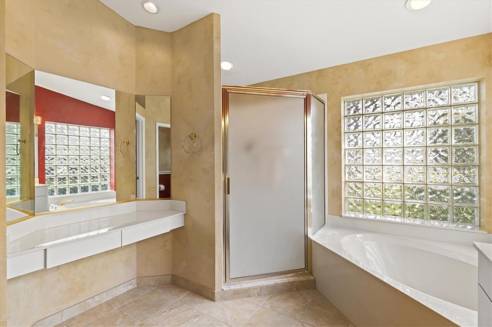 CALUSA LAKES - Residential