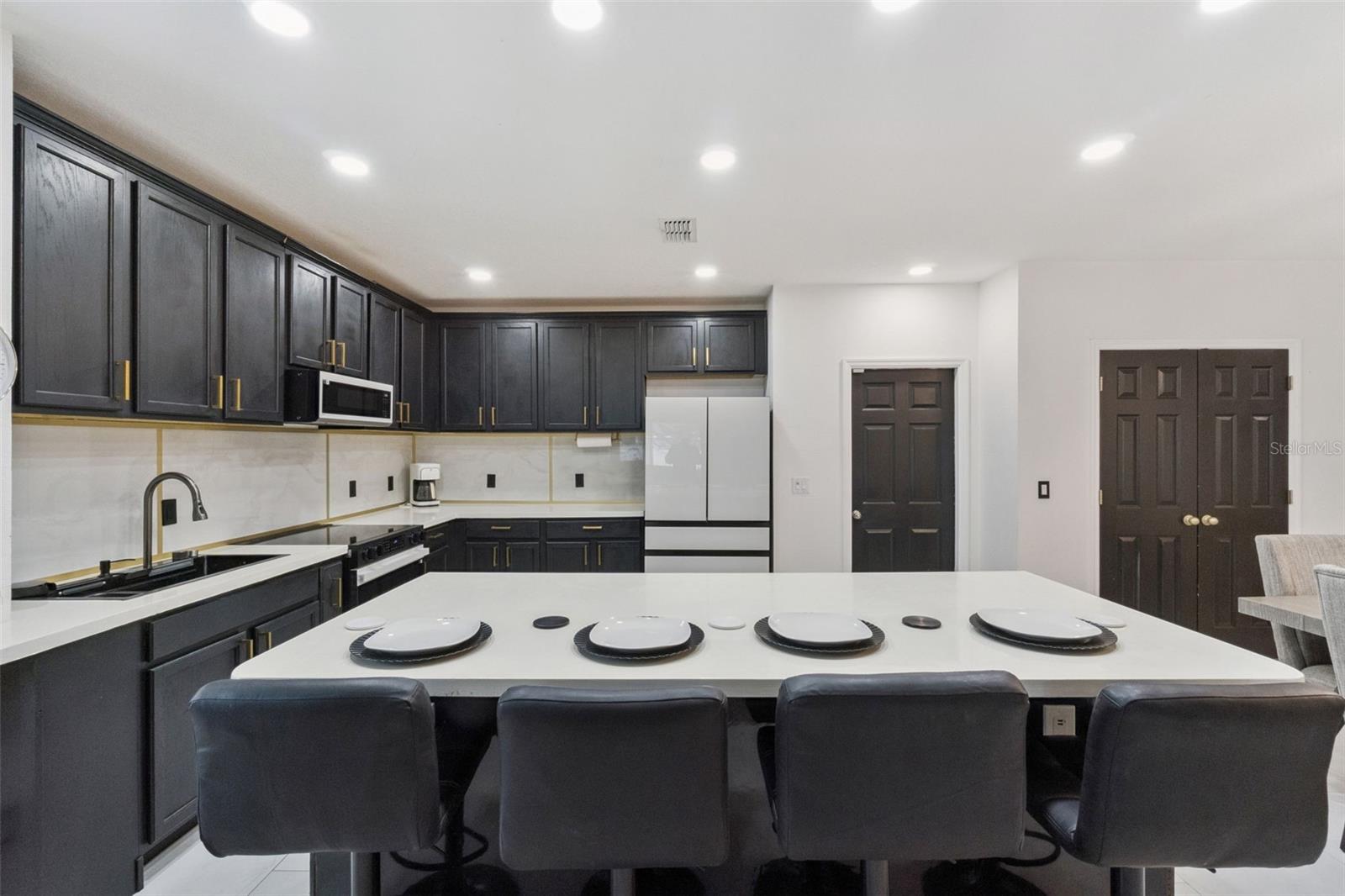 PINEWOOD GARDENS - Residential