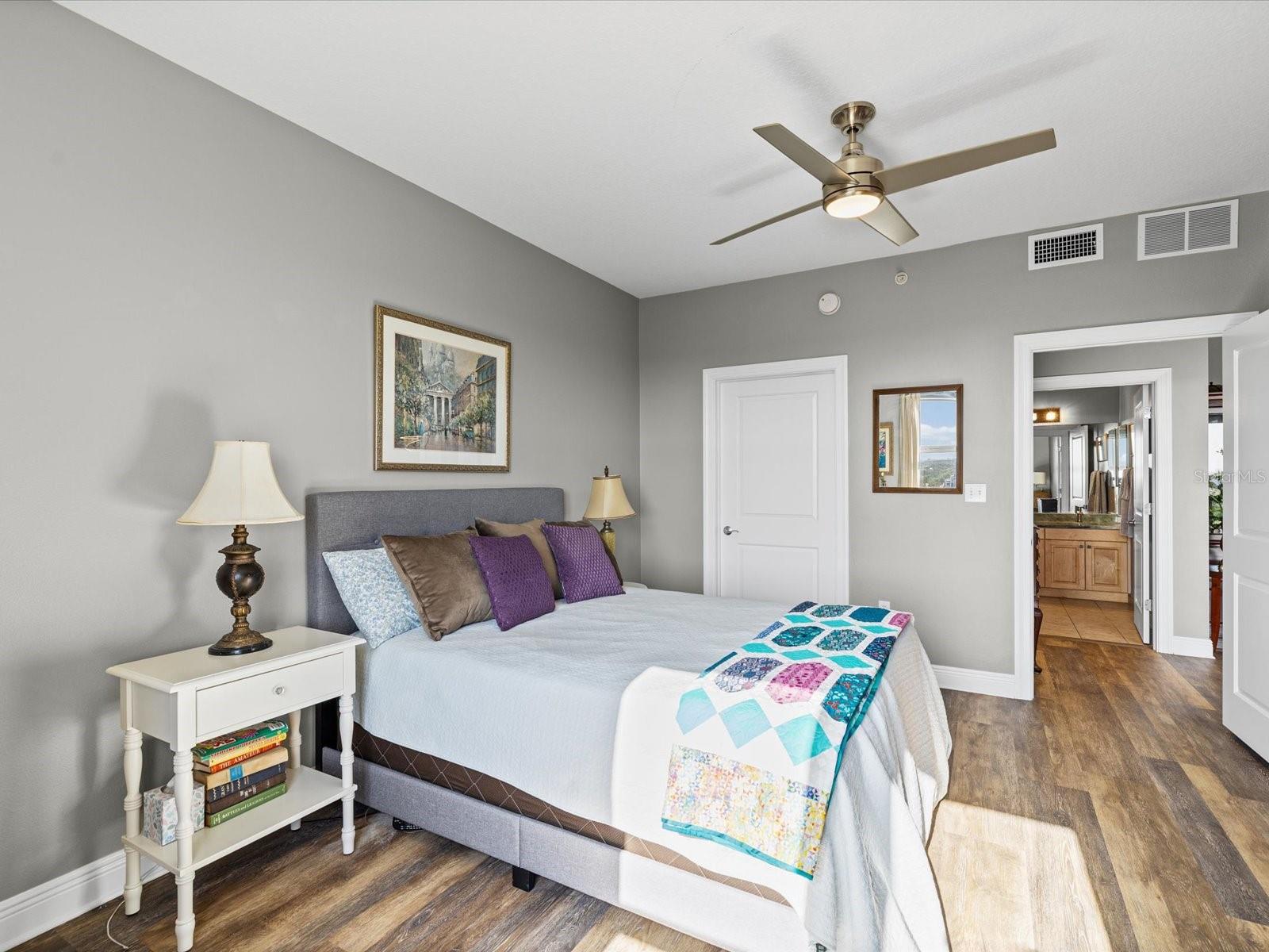 STATION SQUARE CONDO - Residential