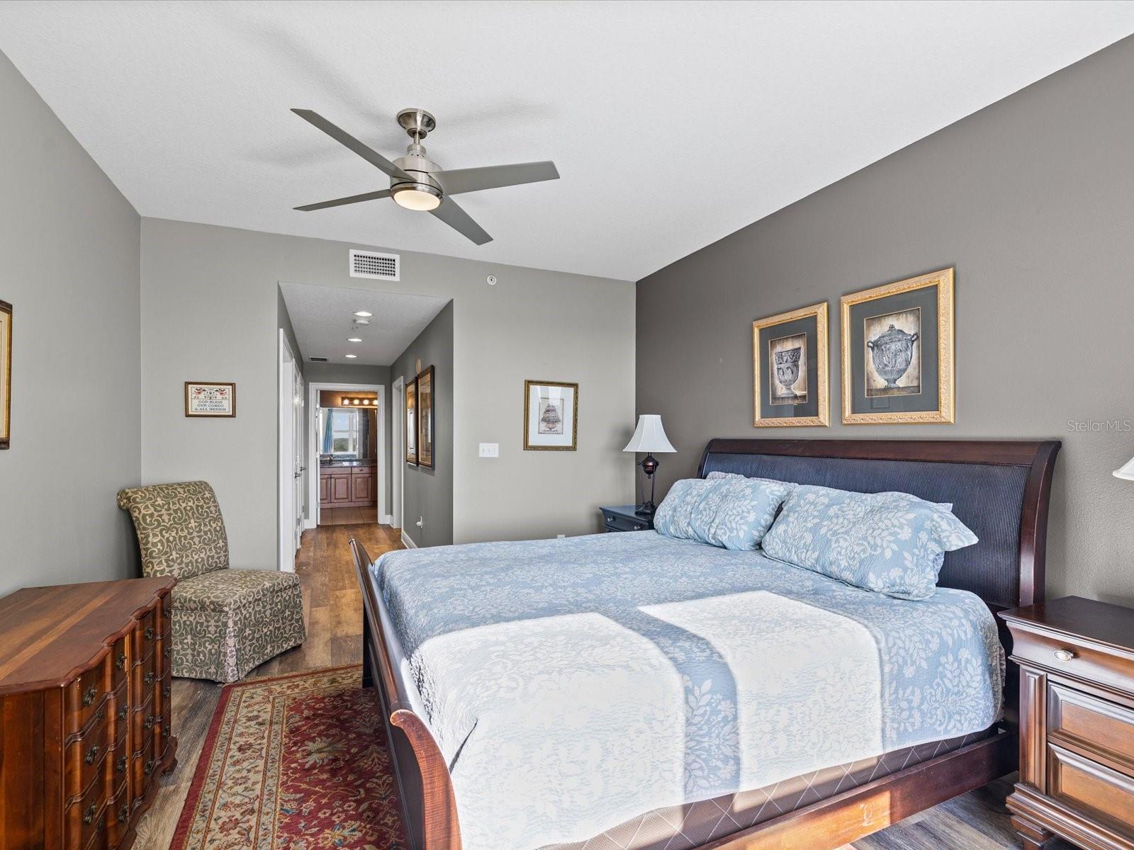 STATION SQUARE CONDO - Residential