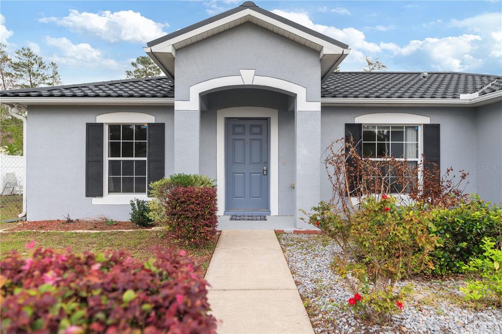 Photo of 17168 SW 39th Circle, Ocala, FL 34473 (MLS # OM717352)