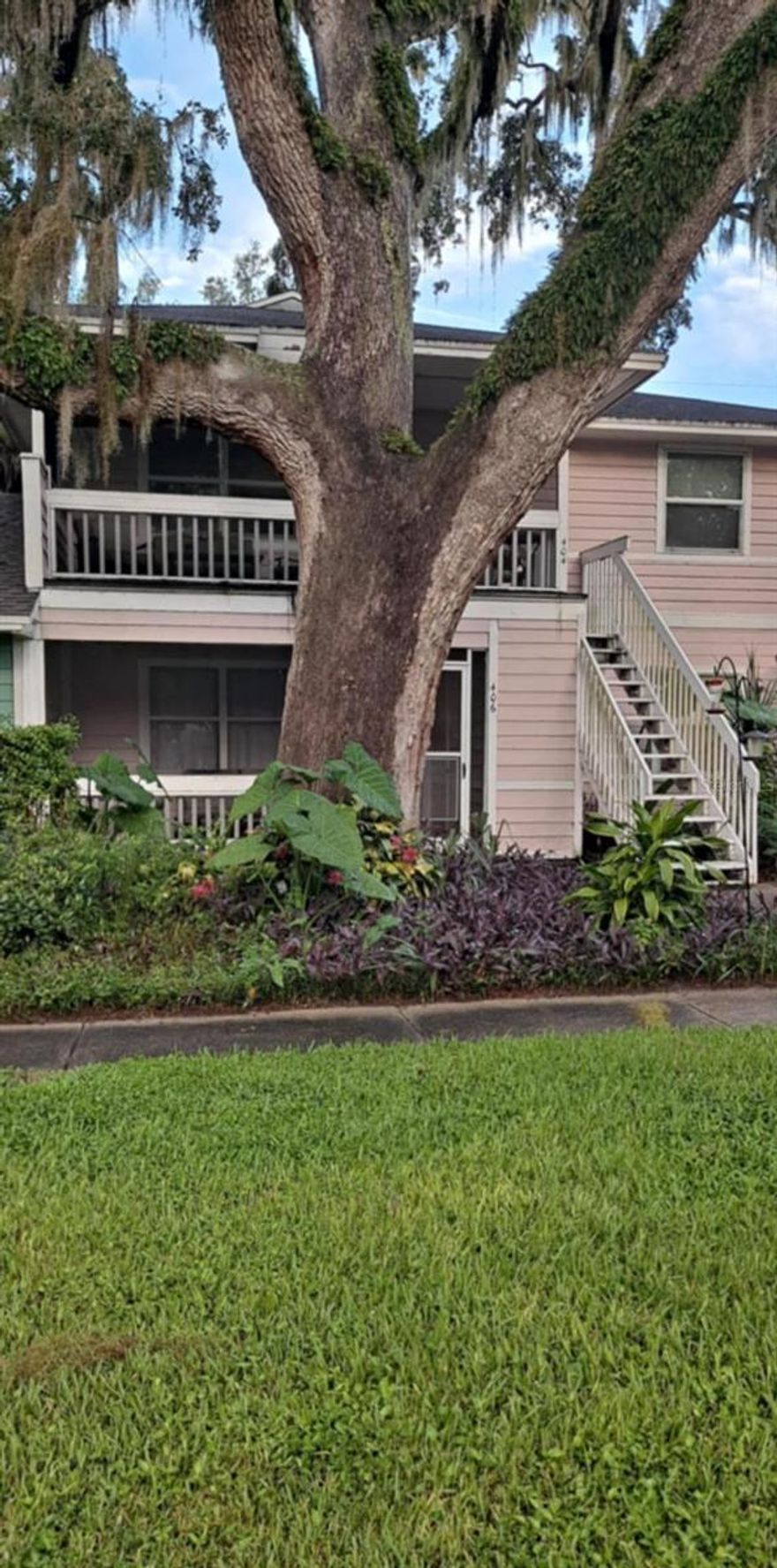 2/2 on the first floor with a screen front porch and storage. Homes at the Park!  Located at 4th and Oak. You can walk downtown and Lake Monroe. Very desirable location. all appliances.  Everyone wants to live here! Park across the street. parking behind in the alley.