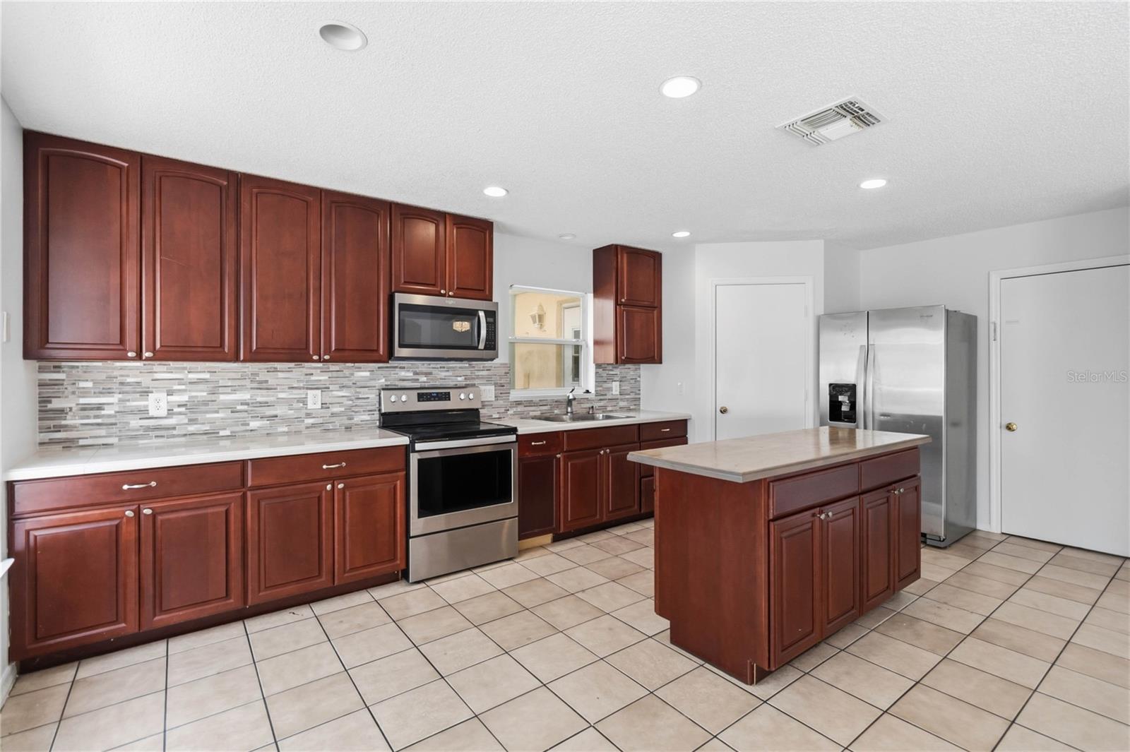 SANDPOINT AT MEADOW WOODS - Residential Lease