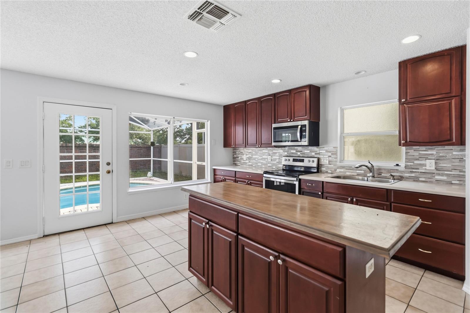 SANDPOINT AT MEADOW WOODS - Residential Lease