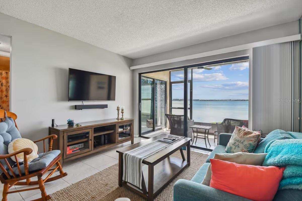 CASA DEL MAR CONDO II - Residential Lease