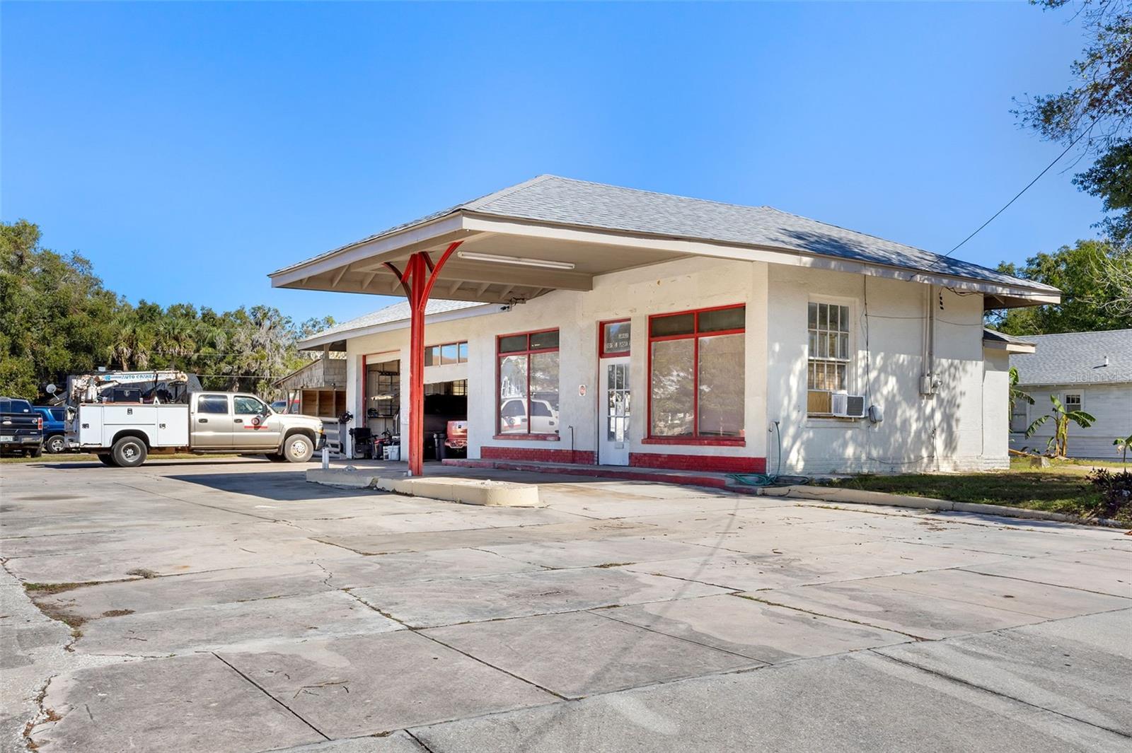 EUSTIS SALES ADD - Commercial Lease