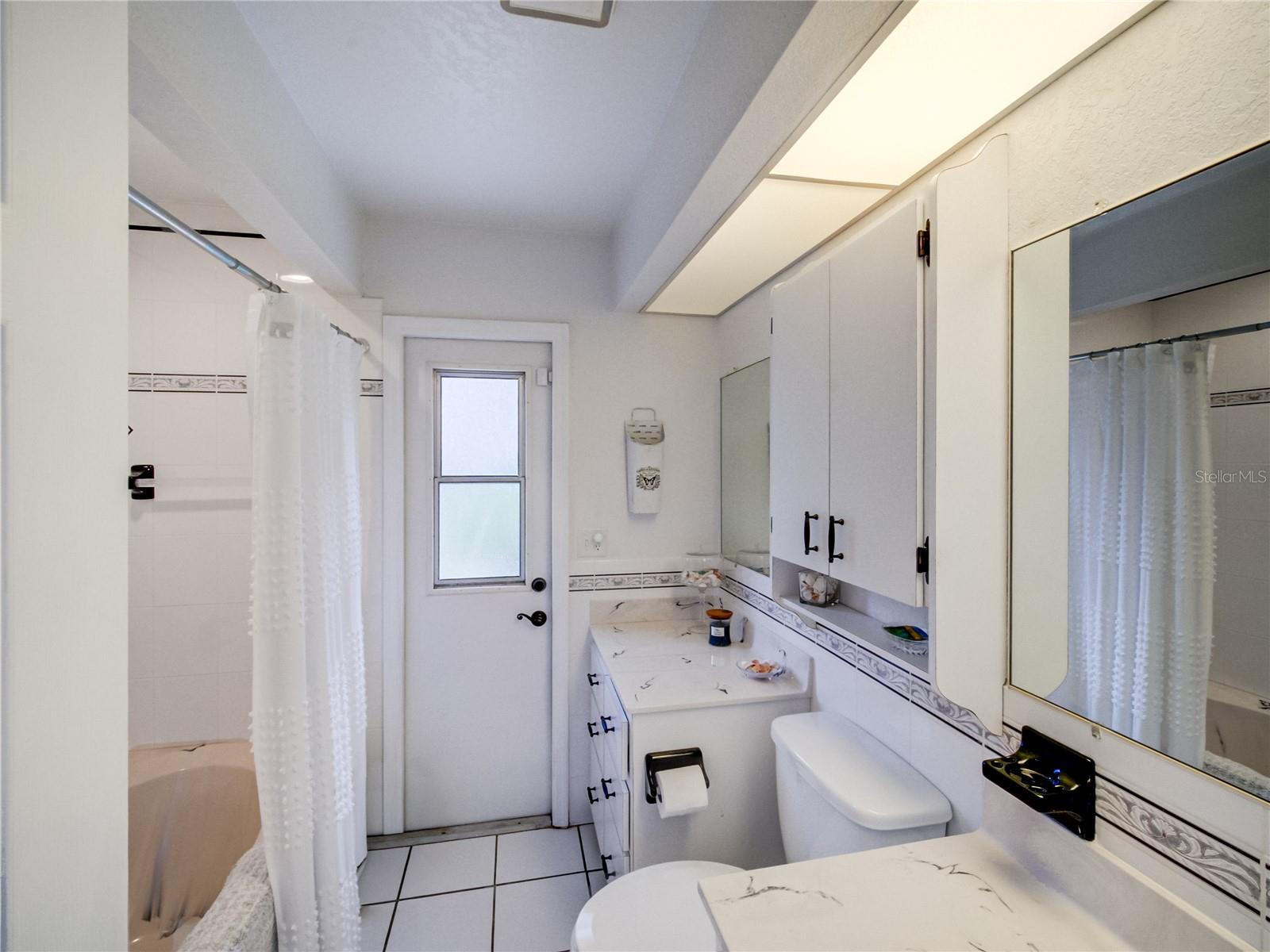 HALL ESTATE - Residential