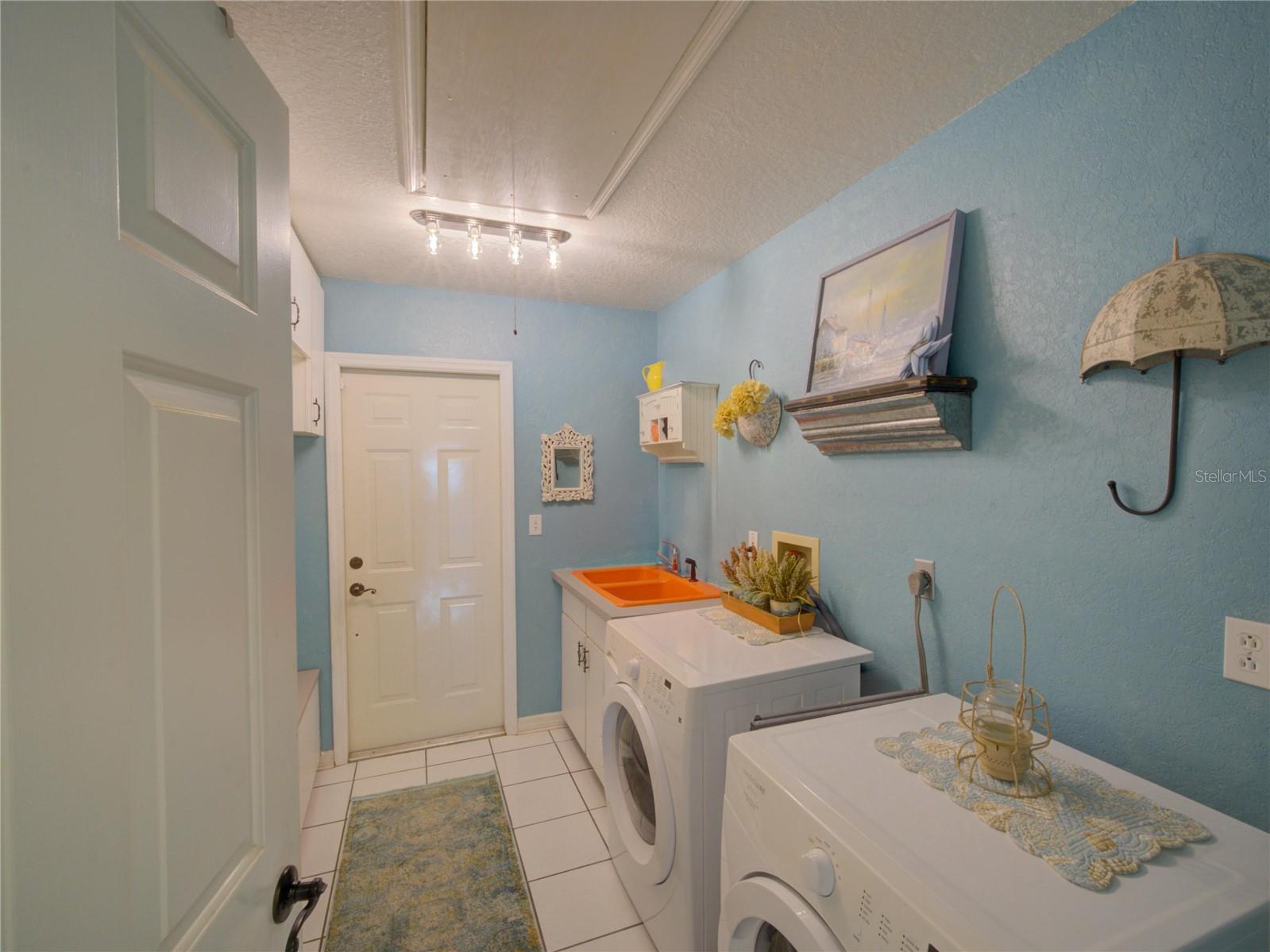 HALL ESTATE - Residential