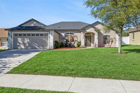 Photo of 511 Lake Sumner Drive, Groveland, FL 34736 (MLS # G5109870)