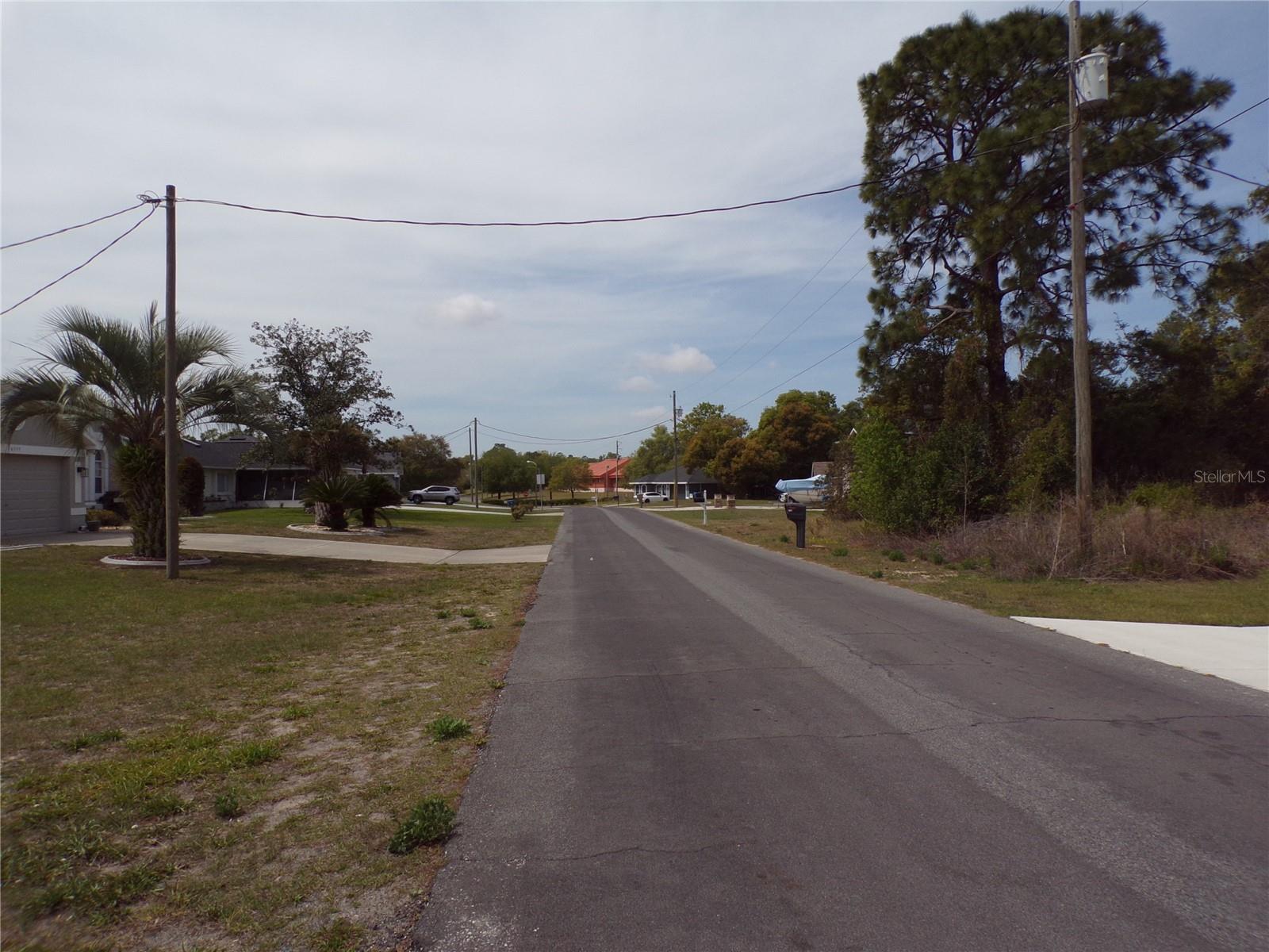 Build your Dream home and enjoy the Florida good life. Nice buildable lot in a residential area. Great location near Weeki Wachee Springs and easy commute to Orlando and Tampa International Airport, Clearwater and Saint Petersburg.