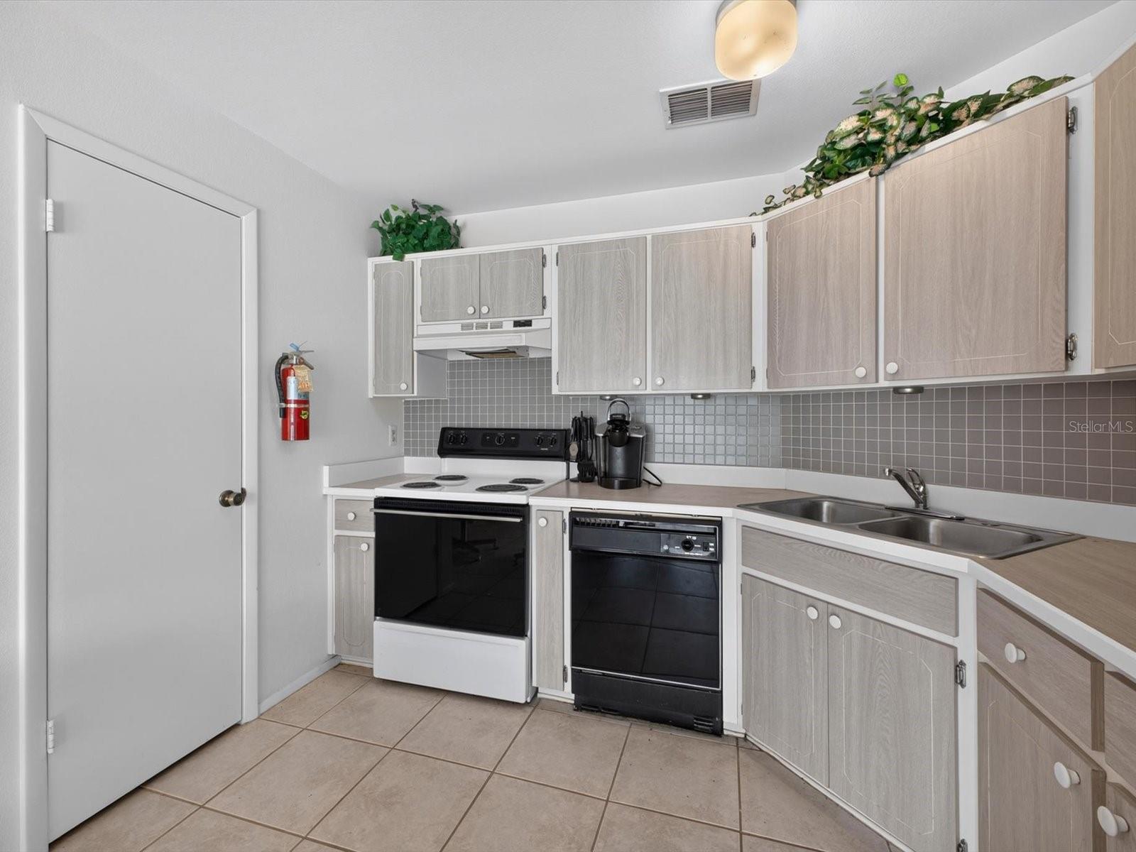 1016 LESTER RIDGE COURT
