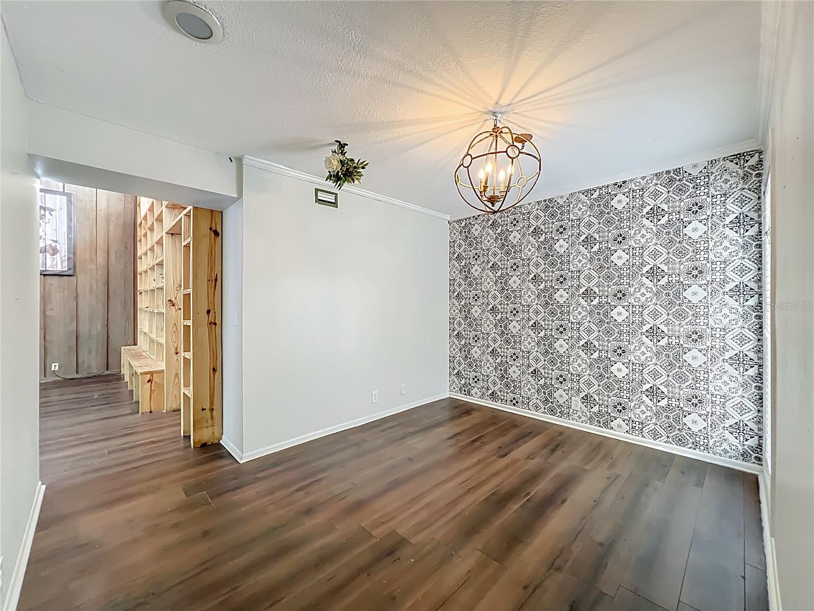 CROWN OAKS 1ST ADD - Residential Lease