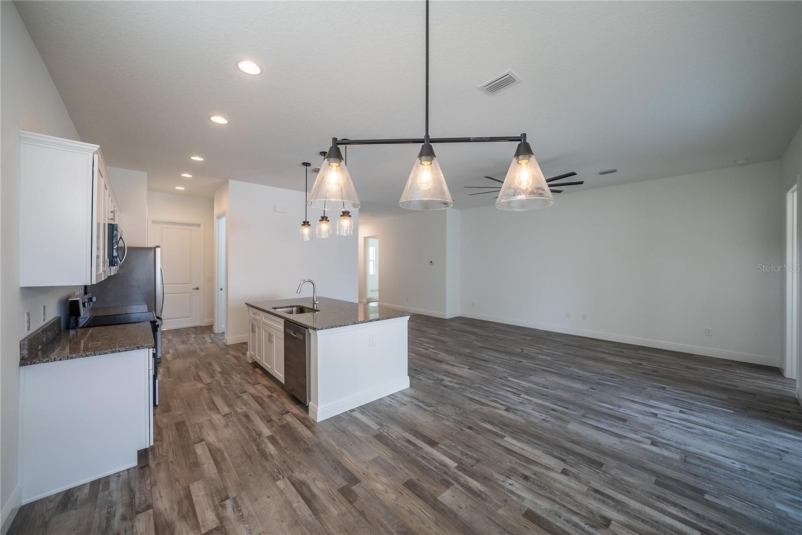 MAGNOLIA VILLAS EAST - Residential