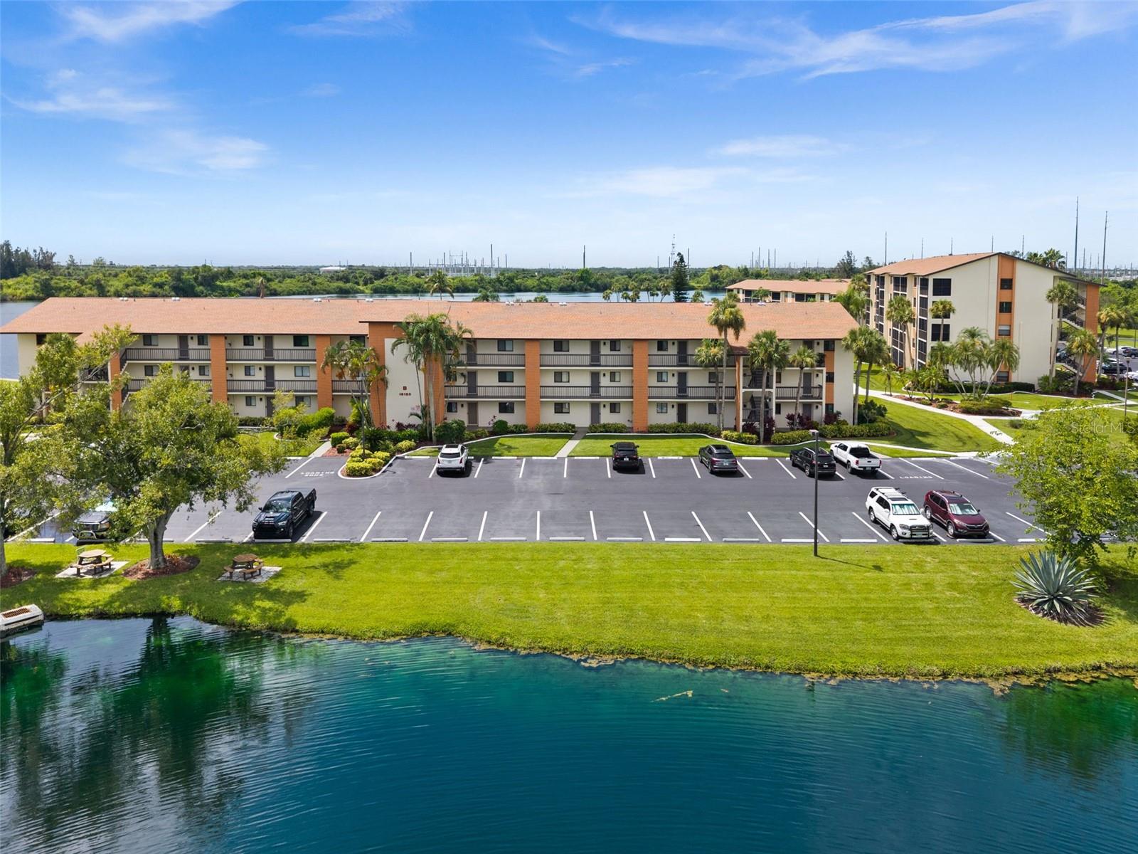 BAYPOINTE YACHT & RACQUET CLUB - Residential