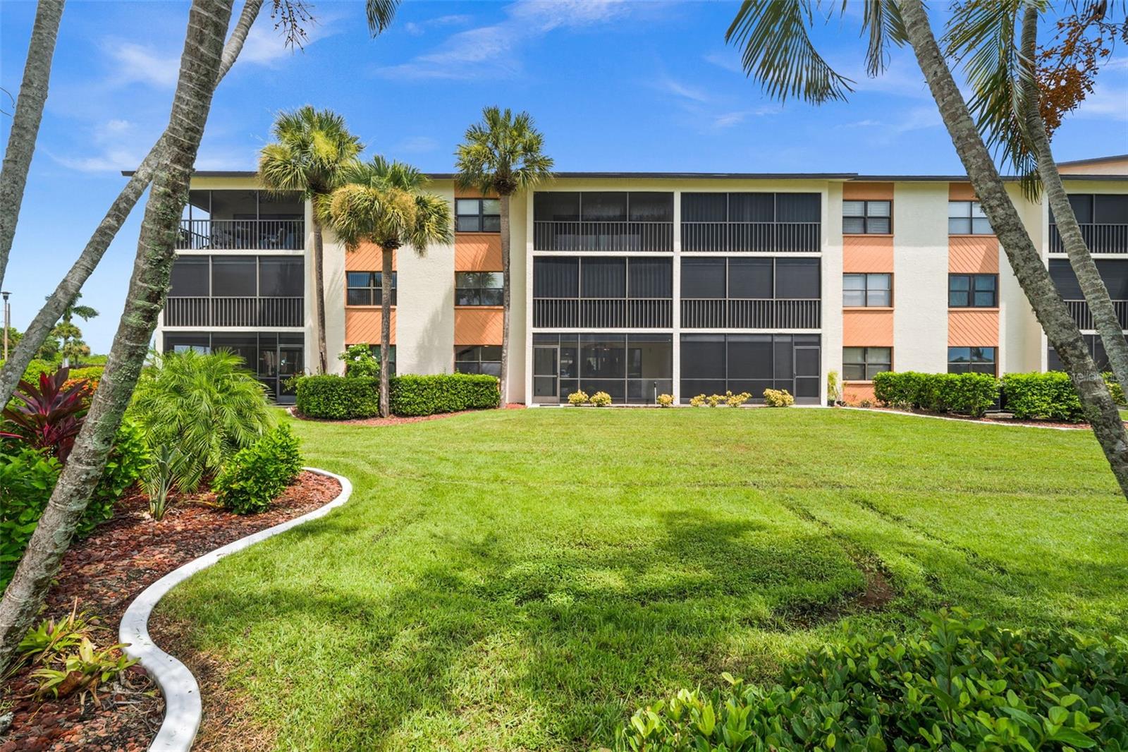 BAYPOINTE YACHT & RACQUET CLUB - Residential
