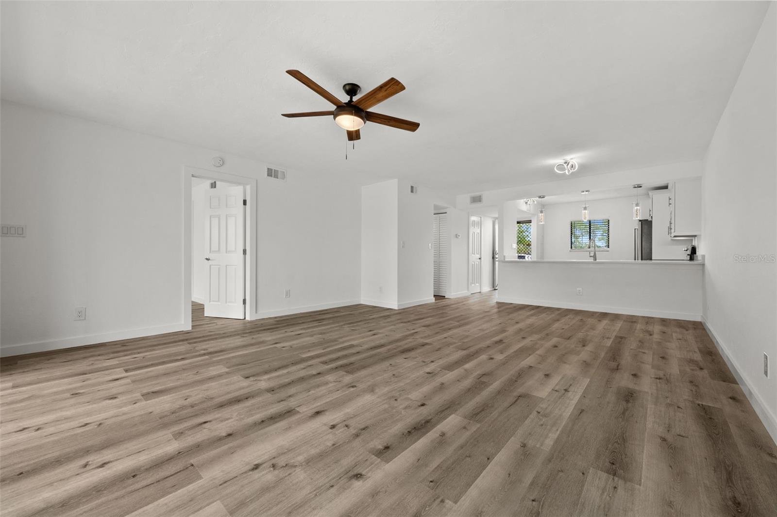 BAYPOINTE YACHT & RACQUET CLUB - Residential