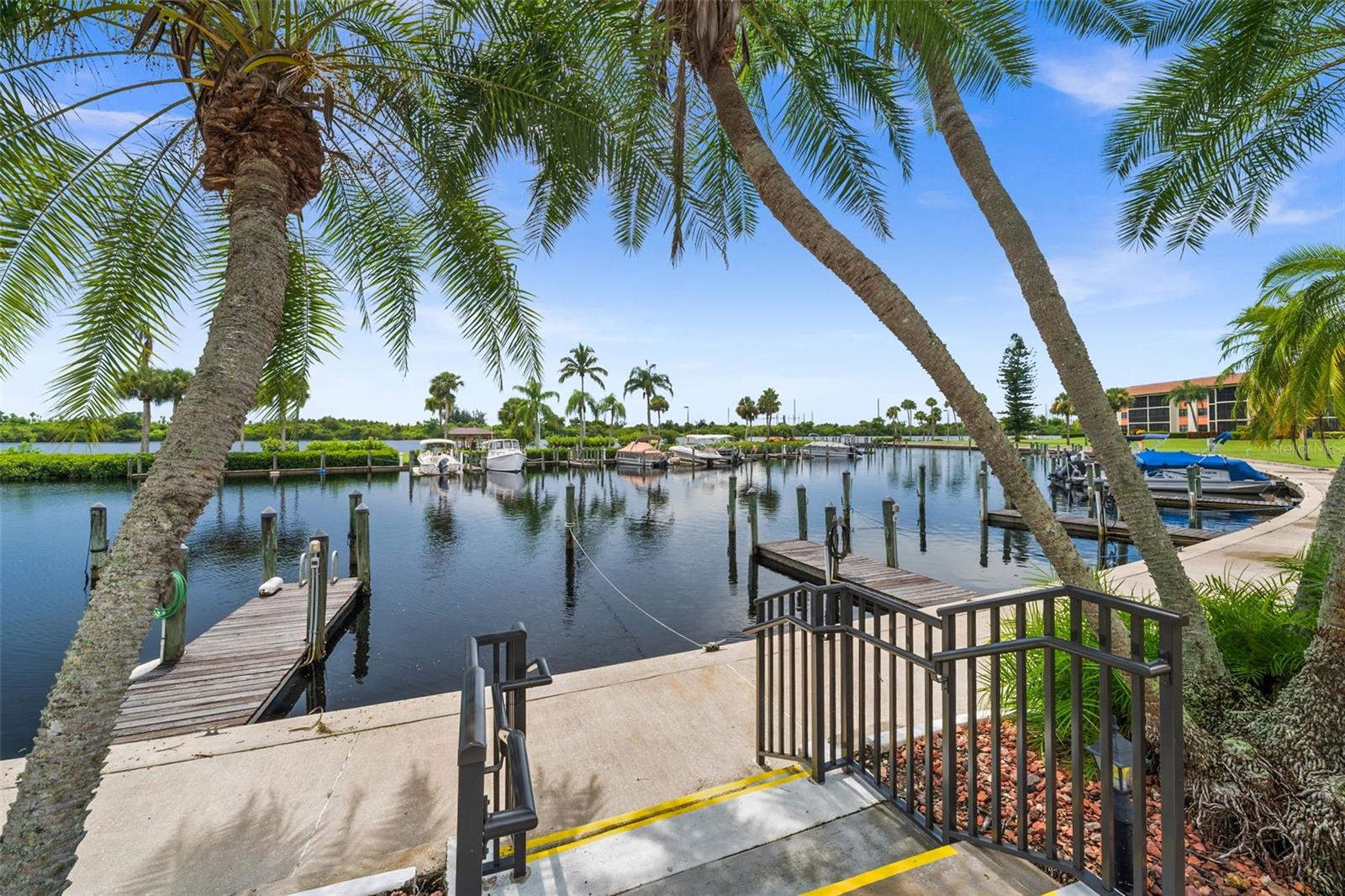 BAYPOINTE YACHT & RACQUET CLUB - Residential