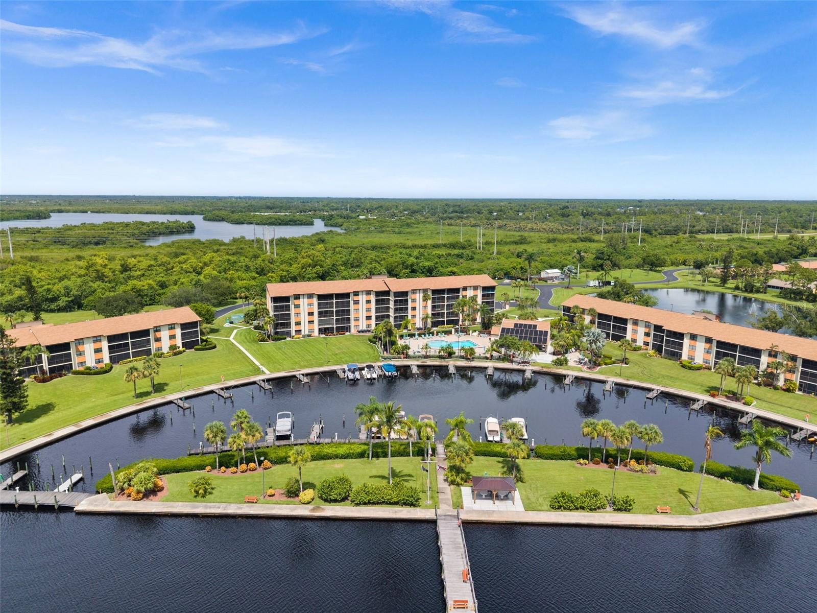 BAYPOINTE YACHT & RACQUET CLUB - Residential