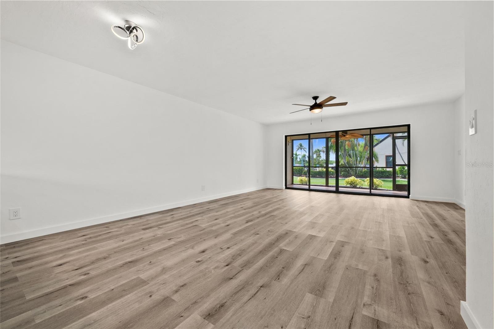 BAYPOINTE YACHT & RACQUET CLUB - Residential
