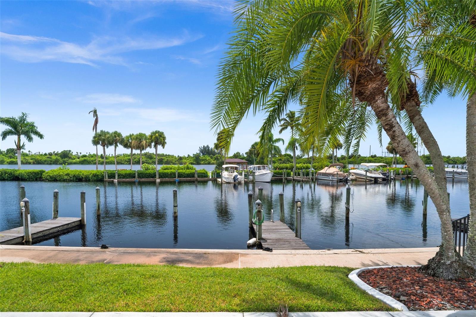 BAYPOINTE YACHT & RACQUET CLUB - Residential