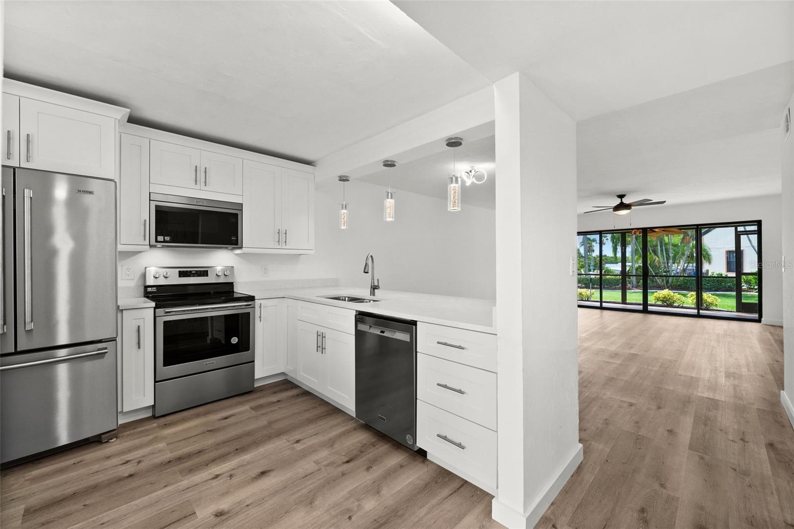 BAYPOINTE YACHT & RACQUET CLUB - Residential