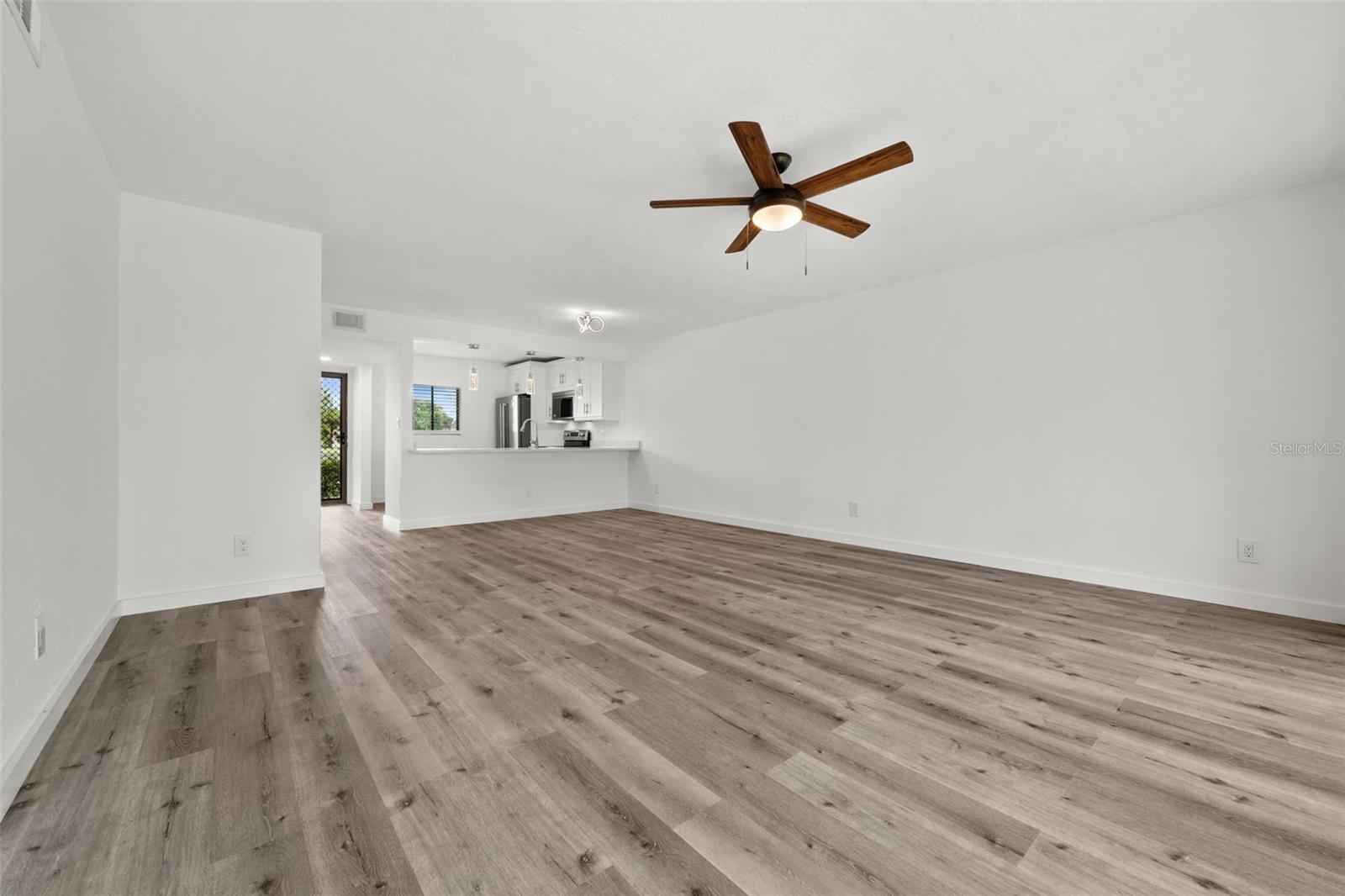 BAYPOINTE YACHT & RACQUET CLUB - Residential