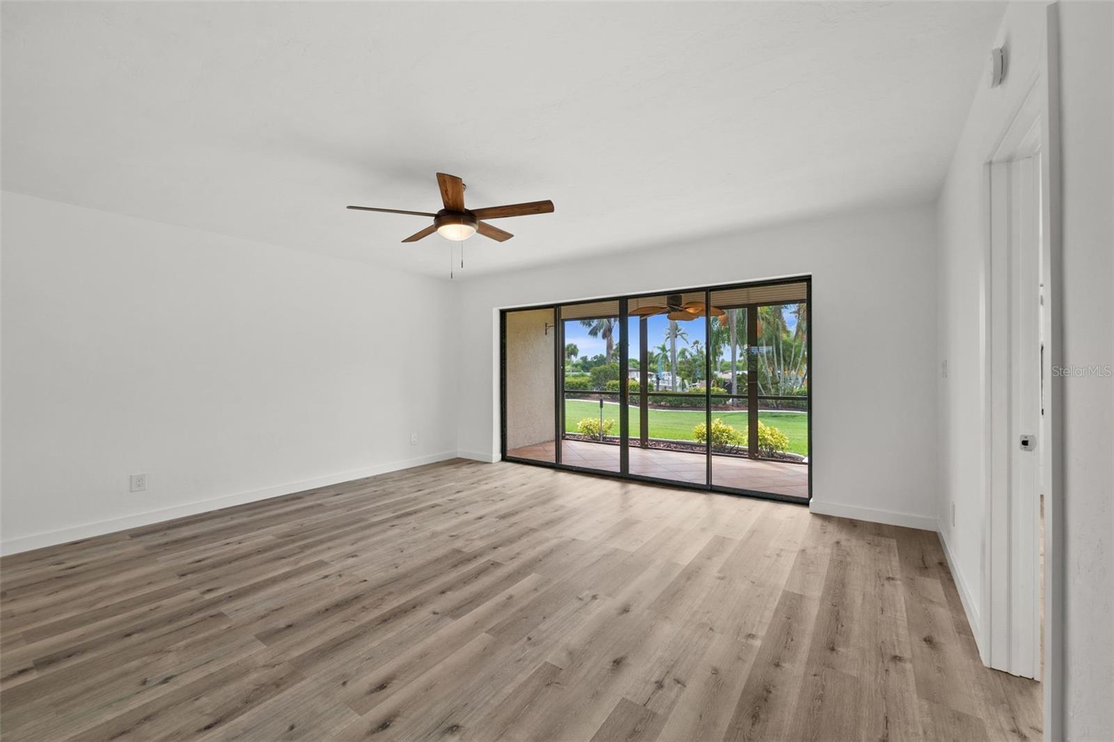 BAYPOINTE YACHT & RACQUET CLUB - Residential