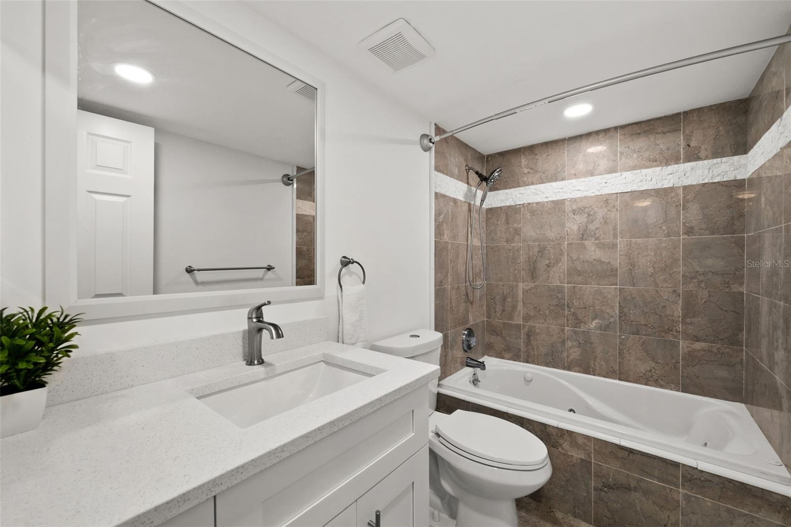BAYPOINTE YACHT & RACQUET CLUB - Residential