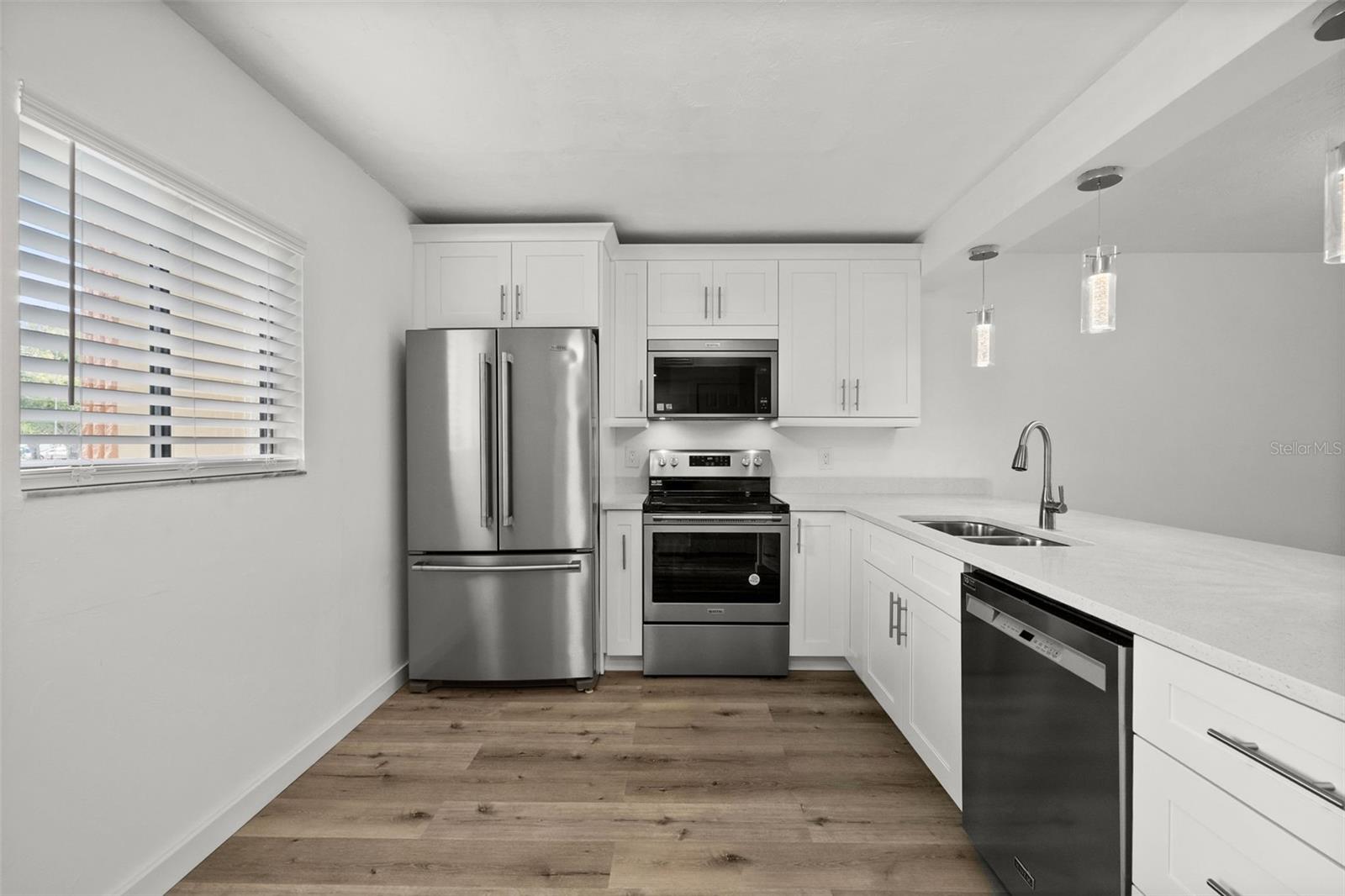 BAYPOINTE YACHT & RACQUET CLUB - Residential