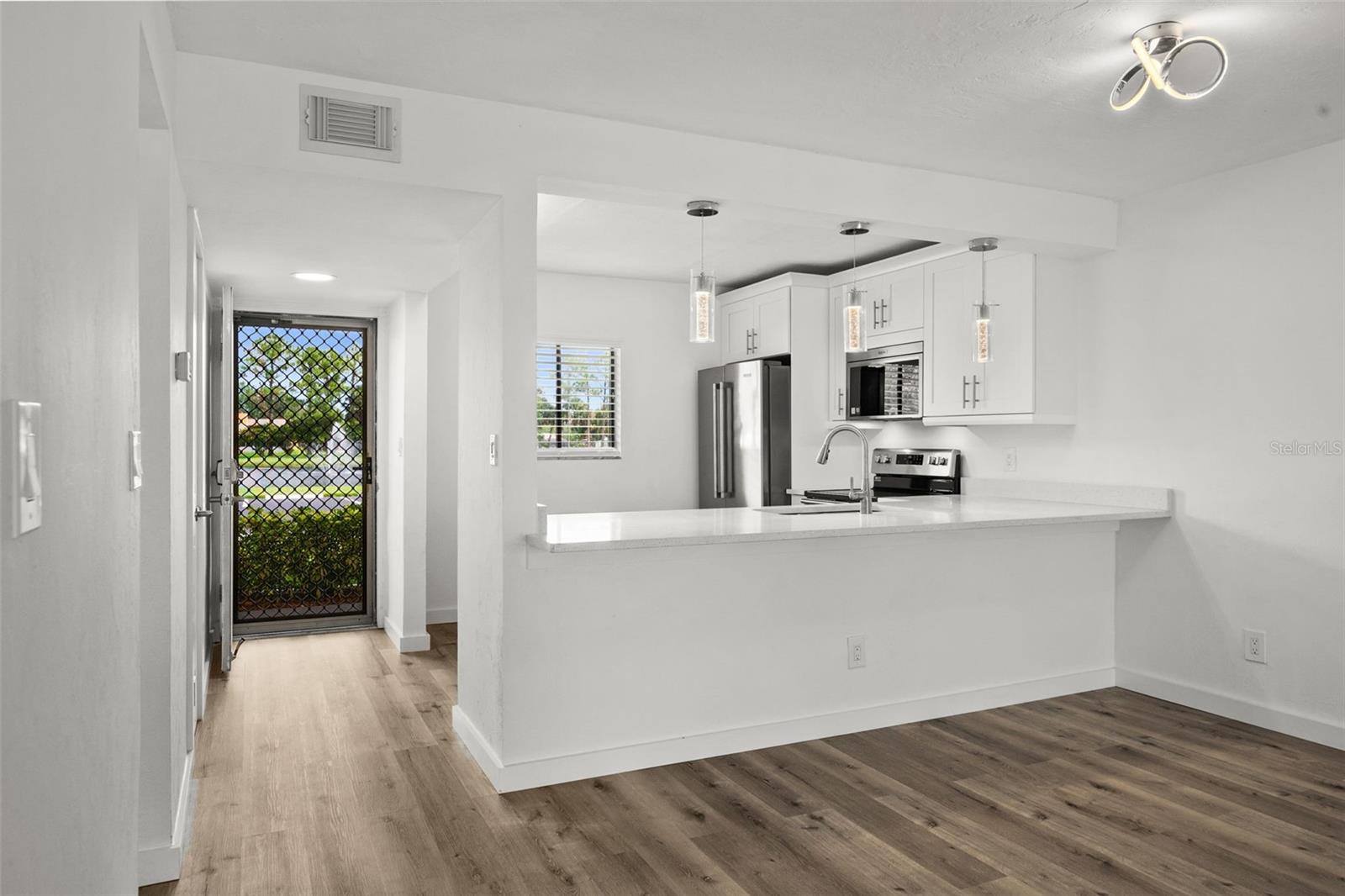 BAYPOINTE YACHT & RACQUET CLUB - Residential