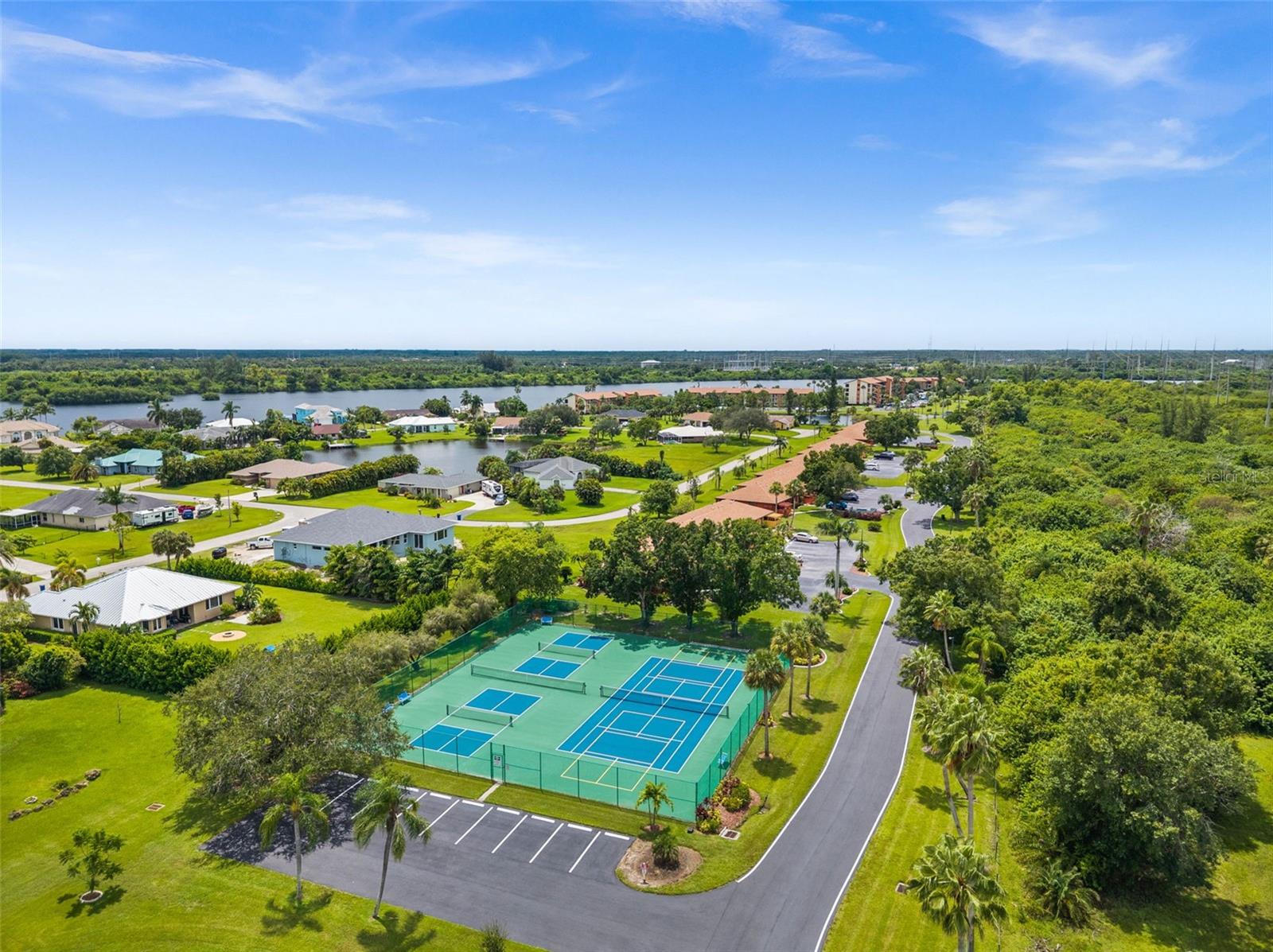 BAYPOINTE YACHT & RACQUET CLUB - Residential