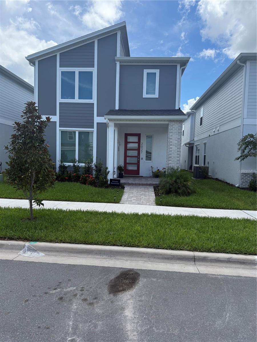 Fully furnished and equipped with private entrance. This 01 bedroom, 01 bath unit features a kitchen with refrigerator, stove, and microwave, plus comfortable furnishings ready for immediate move . Rent includes electricity, water, and internet. Located in a quiet residential neighborhood, close to shopping, dining, and major roads.
Enjoy your own space with complete privacy. Tenant will not have access to the main house or its amenities. Perfect for someone seeking comfort and independence.