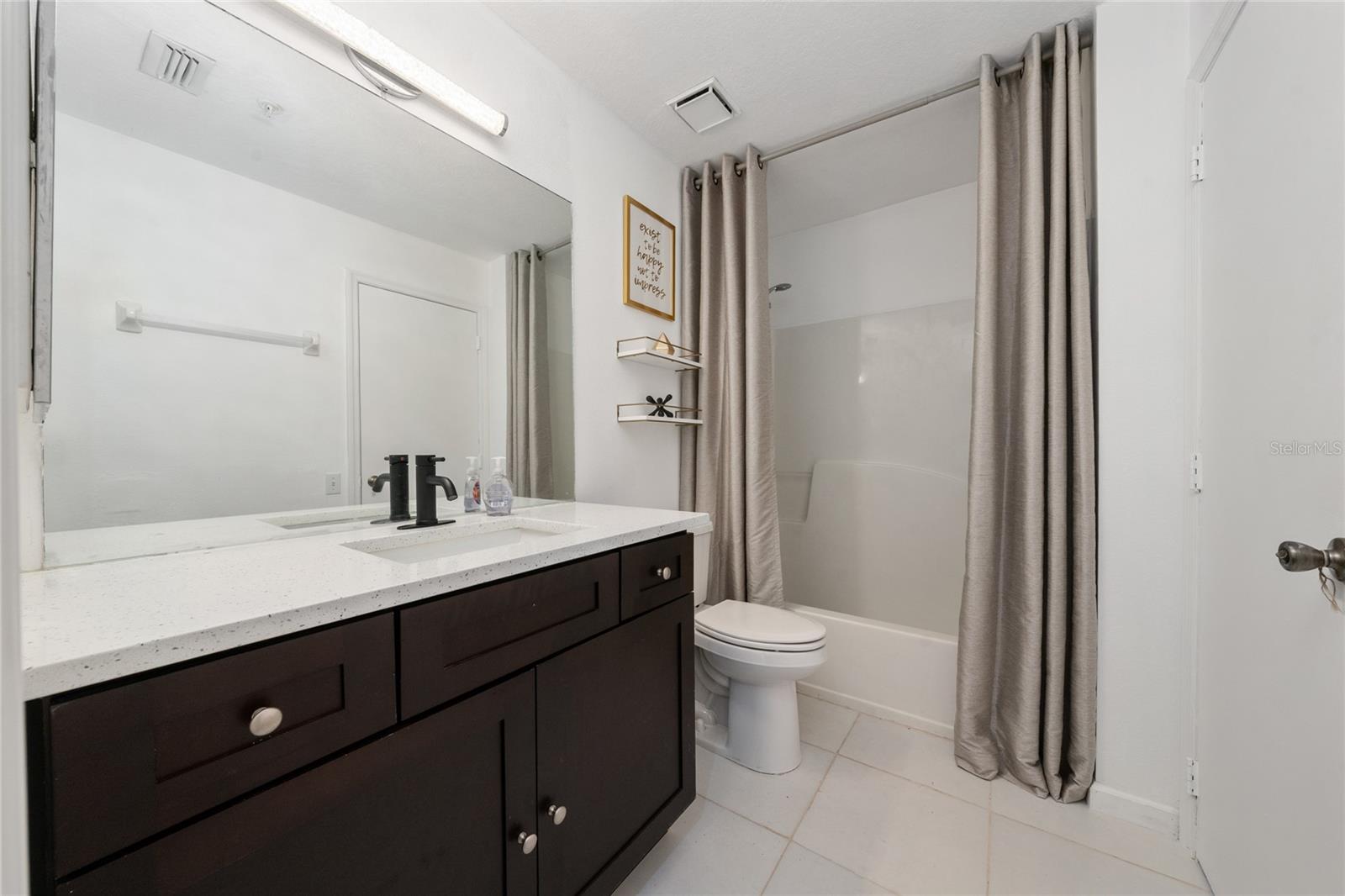 VENTURA VILLAGE PH 04 - Residential