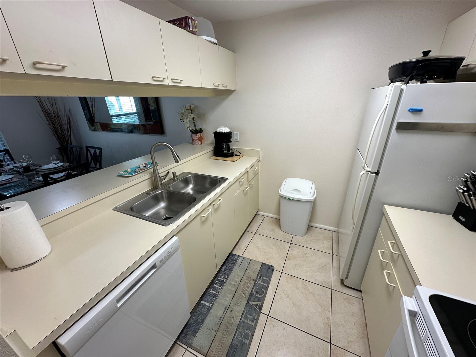 MIRROR LAKE CONDO SEC 4 - Residential Lease