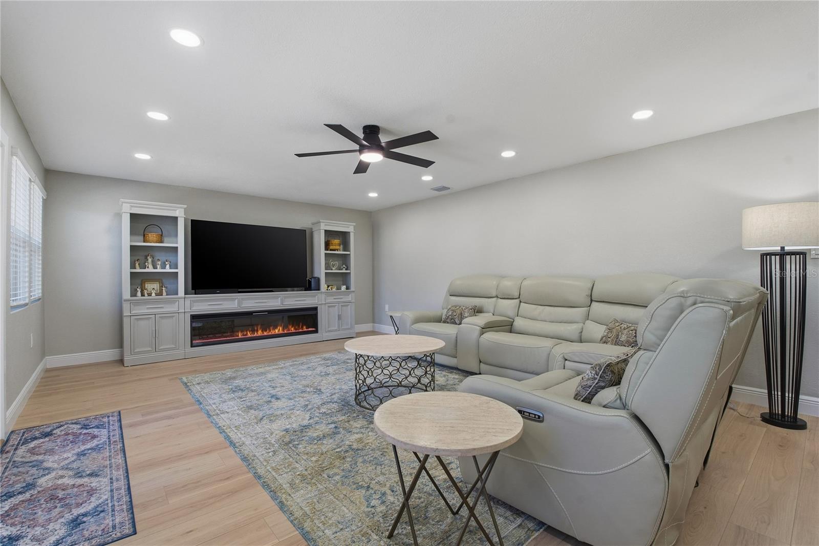 BAYWOOD VILLAGE SEC 2 - Residential