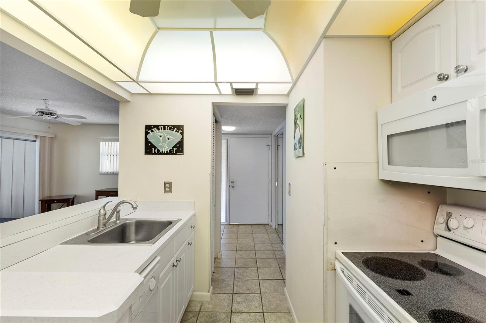 LAKESIDE CONDO APTS - Residential