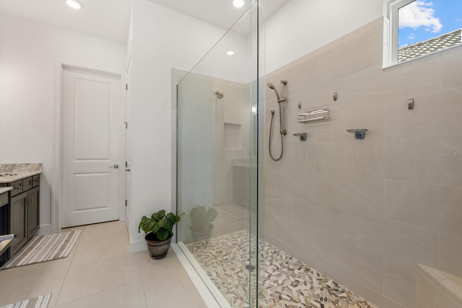 AZARIO ESPLANADE PH III SUBPH D - Residential