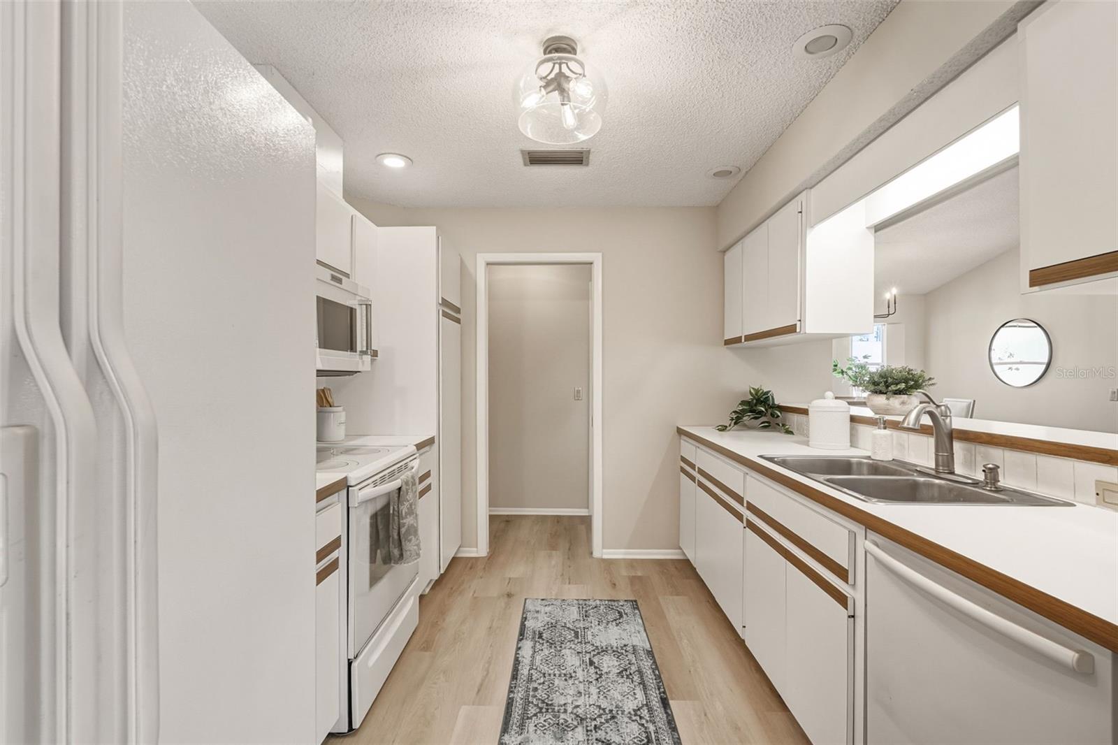 MEADOW RUN AT JACARANDA - Residential