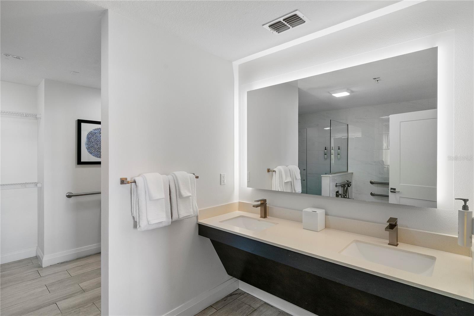 GROVE RESIDENCE & SPA HOTEL CONDO 3 - Residential