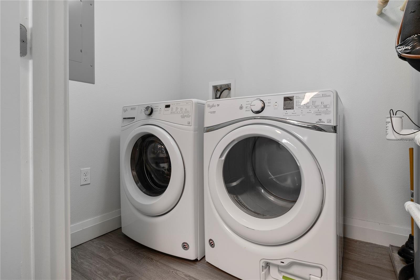 GROVE RESIDENCE & SPA HOTEL CONDO 3 - Residential