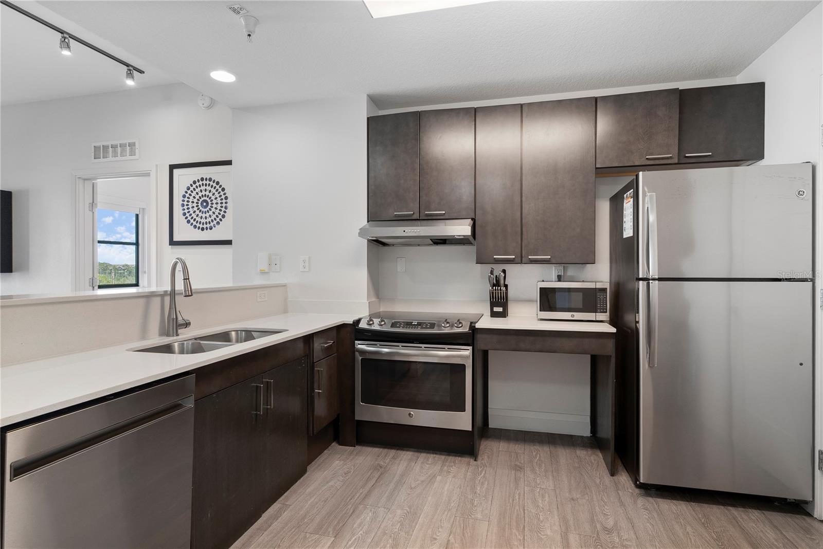 GROVE RESIDENCE & SPA HOTEL CONDO 3 - Residential