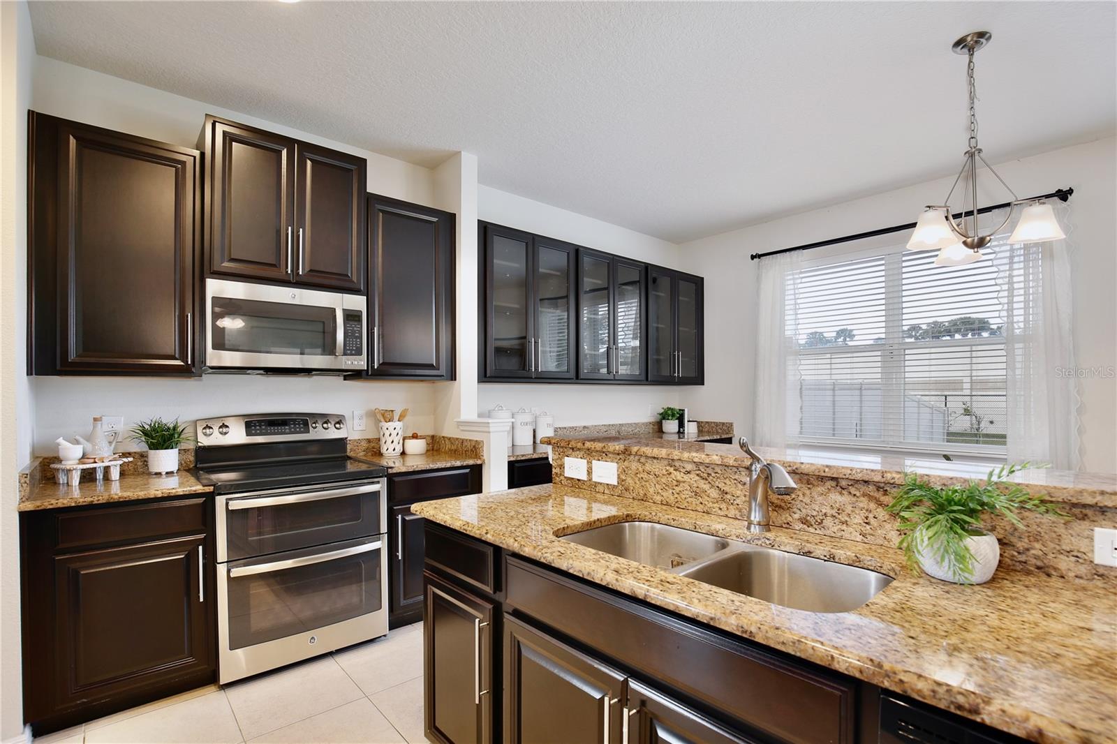 POINTE/HUNTERS CRK - Residential