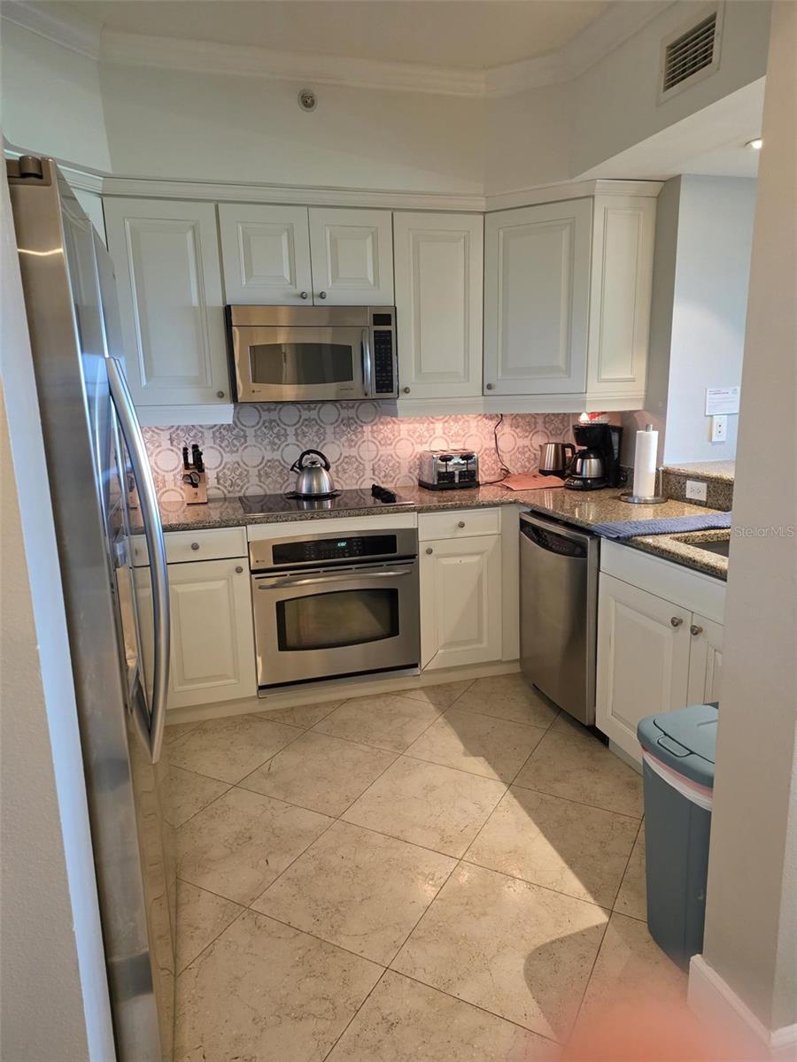 REUNION GRANDE CONDO - Residential Lease