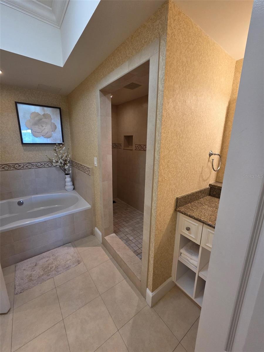 REUNION GRANDE CONDO - Residential Lease