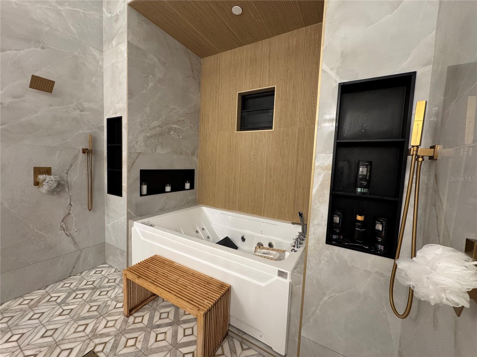 TROJAN TOWN - Residential